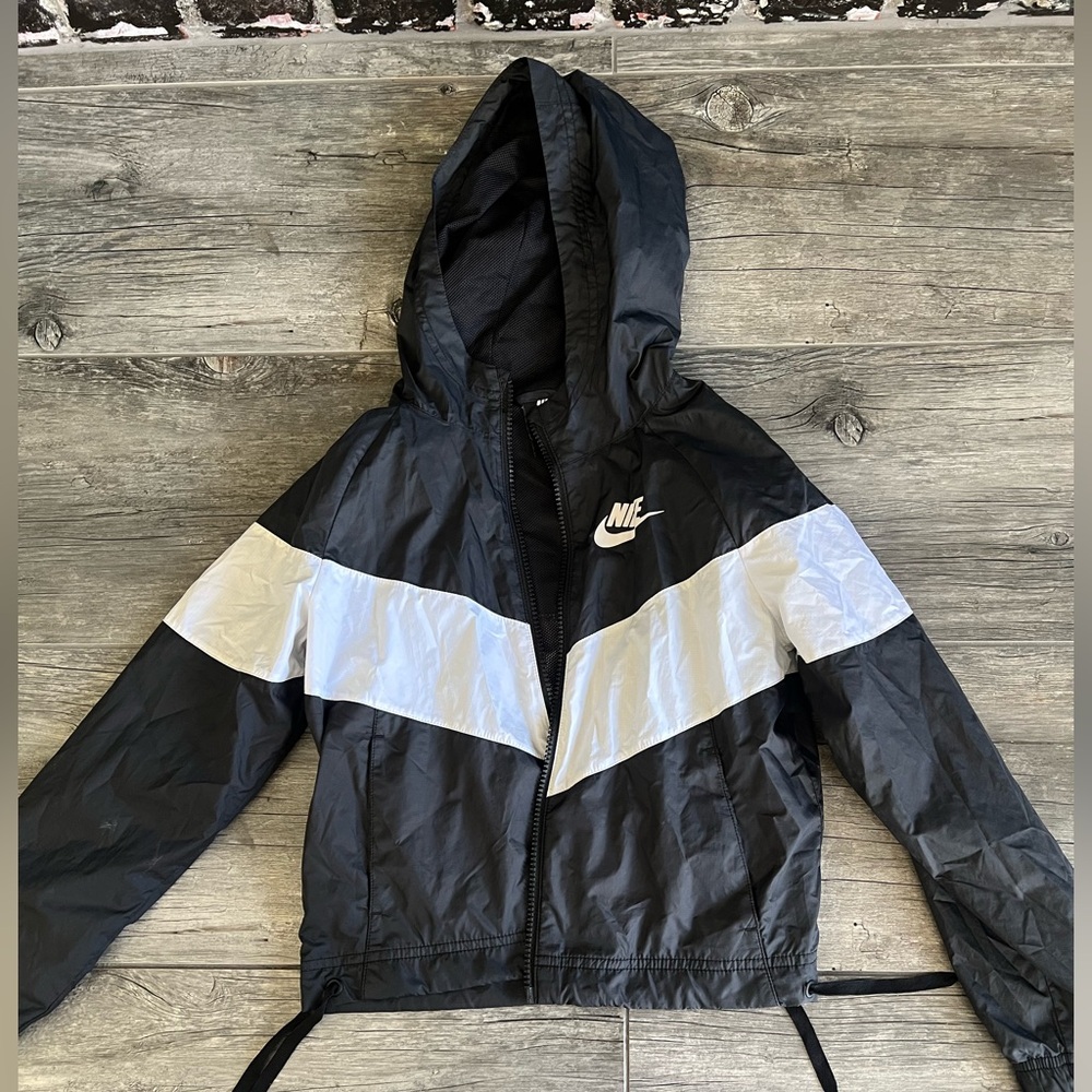 Nike Kids Black and White Jacket size medium windbreaker